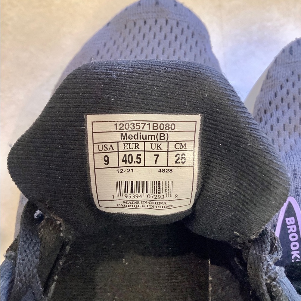 Brooks Women's Black and Light Purple Running Shoes - Picture 10 of 12